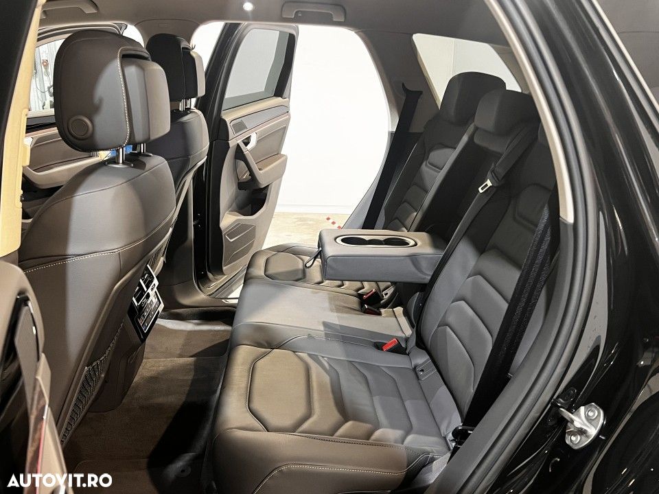 Volkswagen Touareg - 12