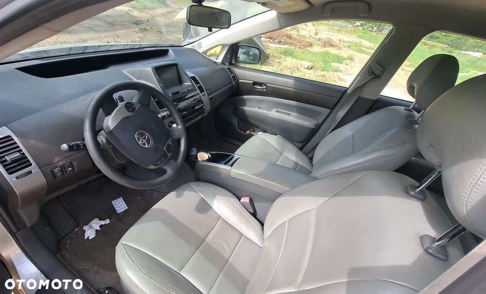 Toyota Prius (Hybrid) Executive - 9