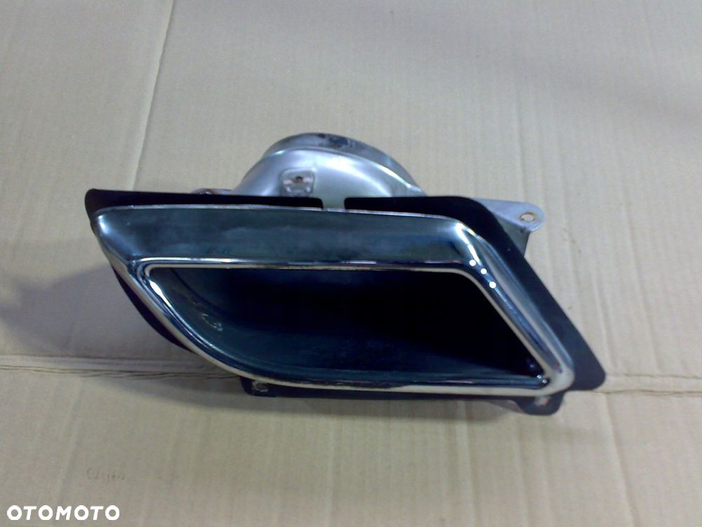 cadillac cts iii 2015 - końcówka wydechu tłumik w zderzak prawy - 1