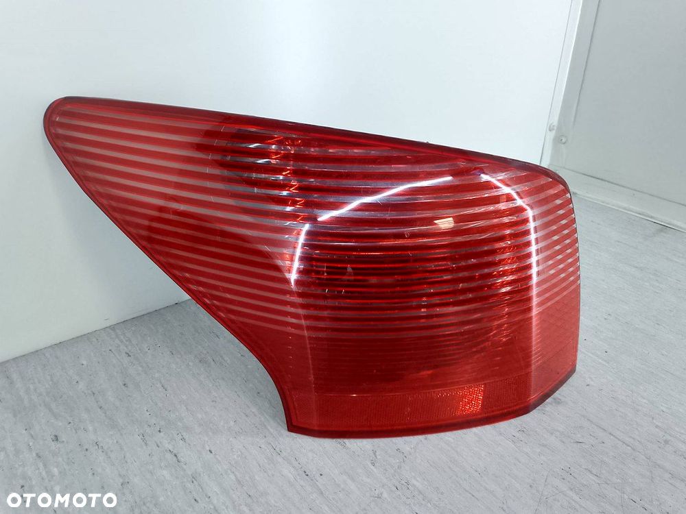 LAMPA TYLNA LEWA PEUGEOT 407 KOMBI - 1