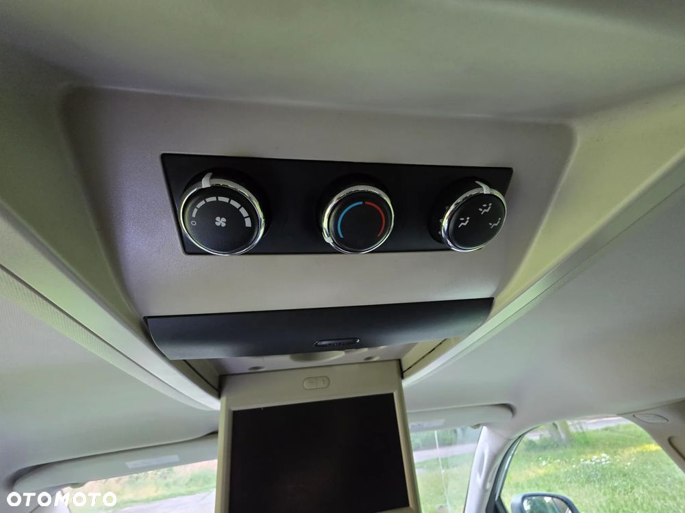 Dodge Grand Caravan - 21
