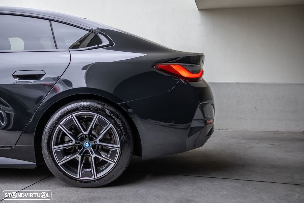 BMW i4 eDrive40 Desportiva M - 12