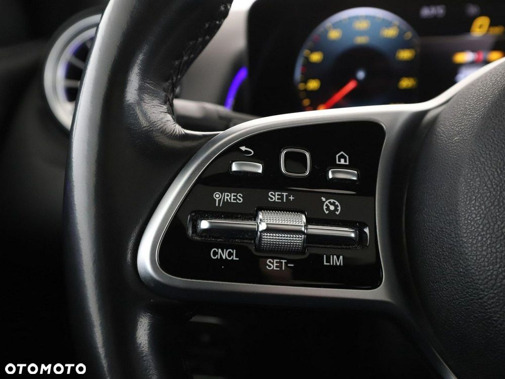 Mercedes-Benz GLB 200 d Progressive 8G-DCT - 37