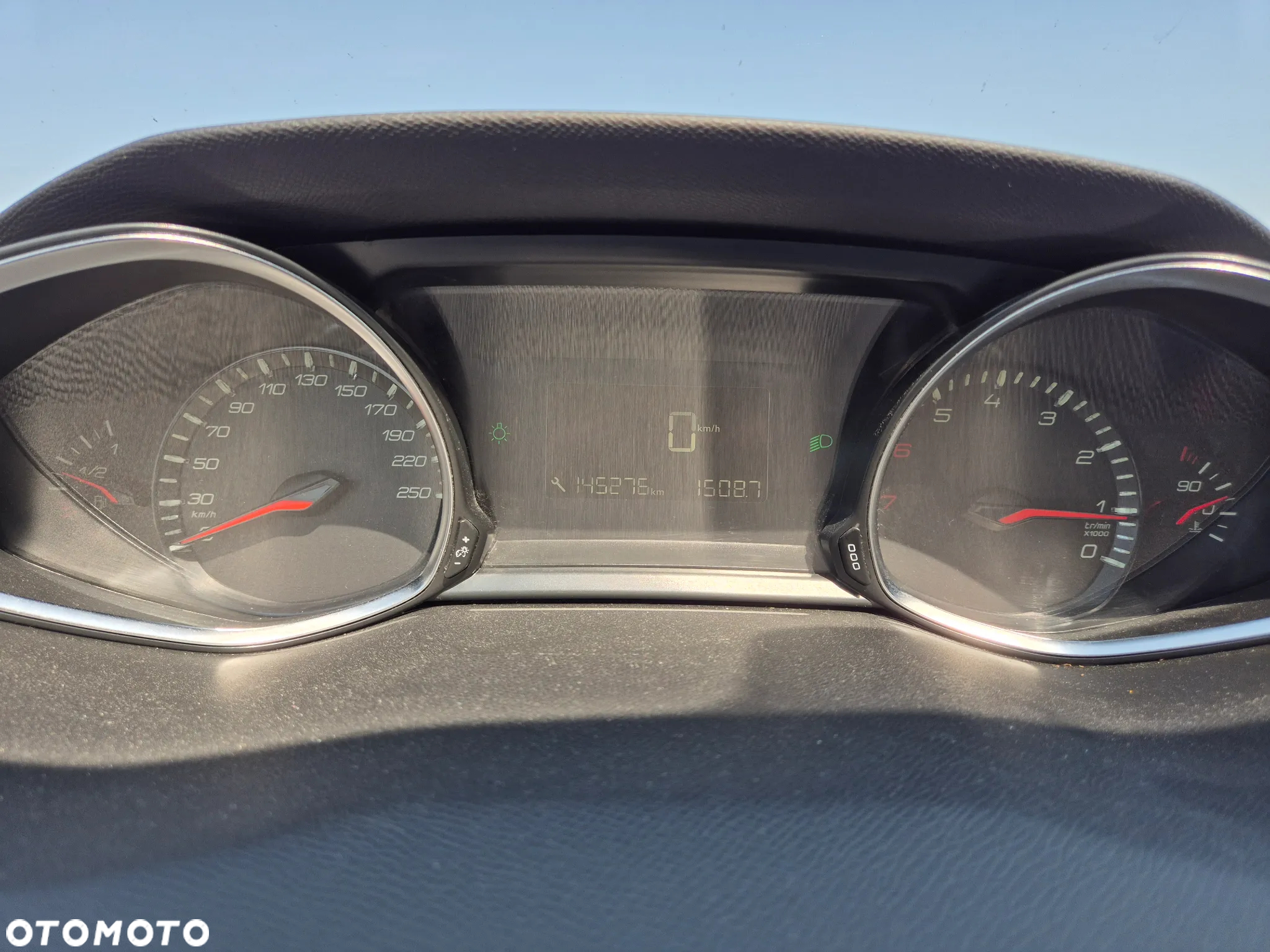 Peugeot 308 - 8