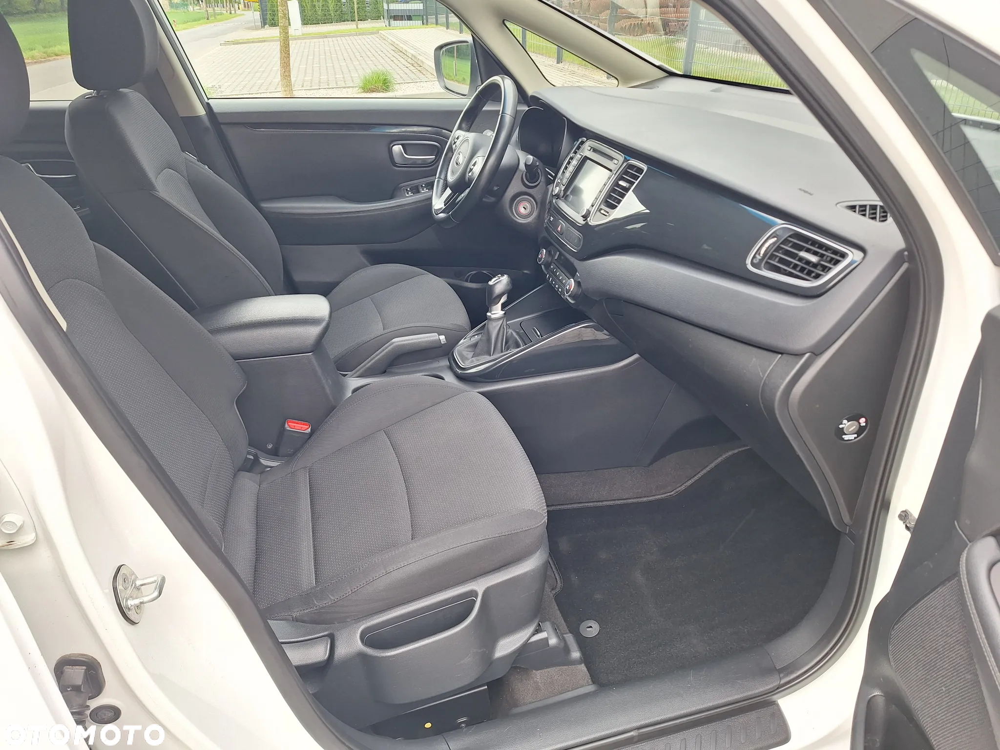 Kia Carens - 18