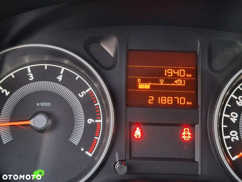 Peugeot 301 1.6 BlueHDi Active - 21