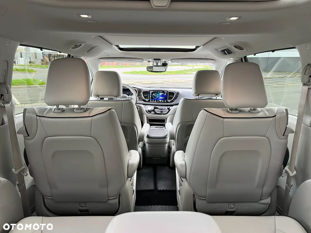 Chrysler Pacifica - 17