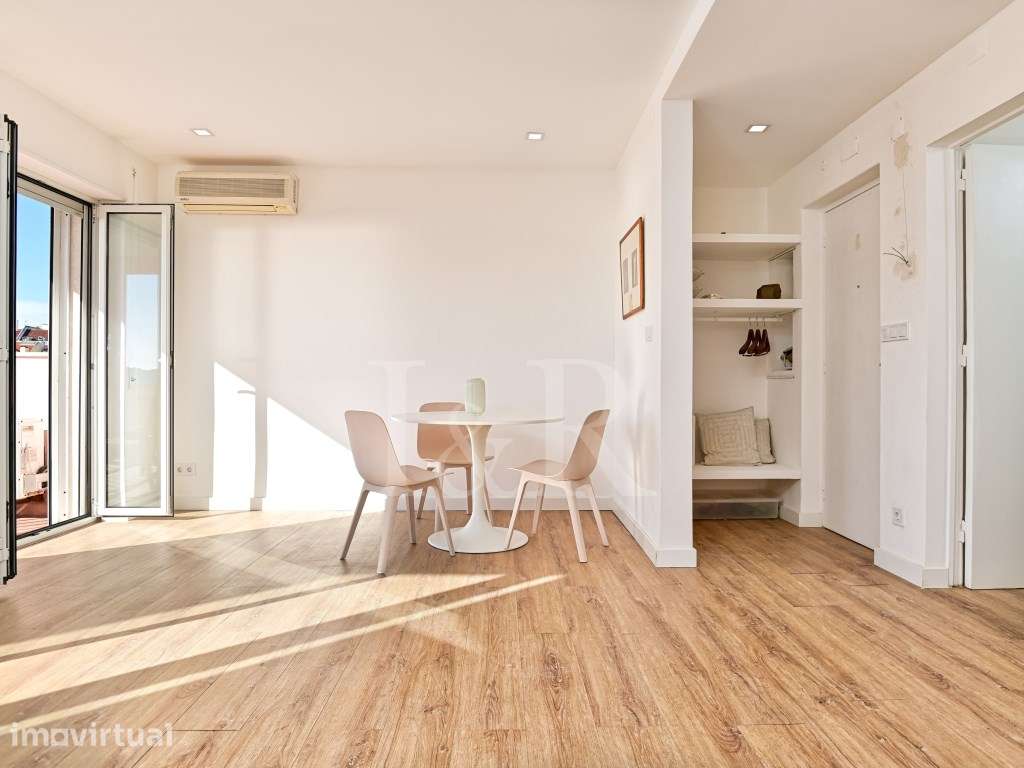 Home office com varanda e vista rio no Chiado, Lisboa - Grande imagem: 4/16