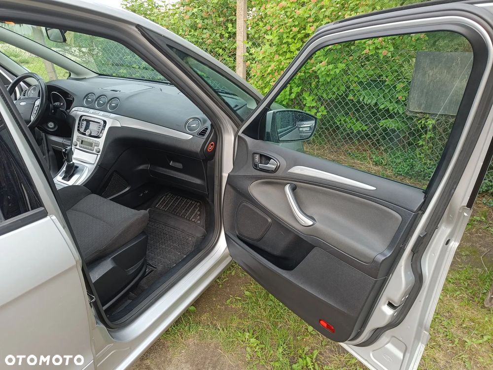 Ford S-Max - 17