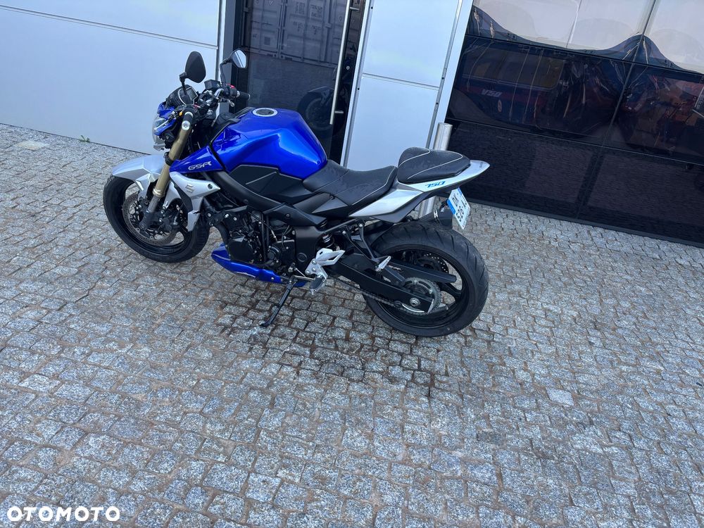 Suzuki GSR - 3
