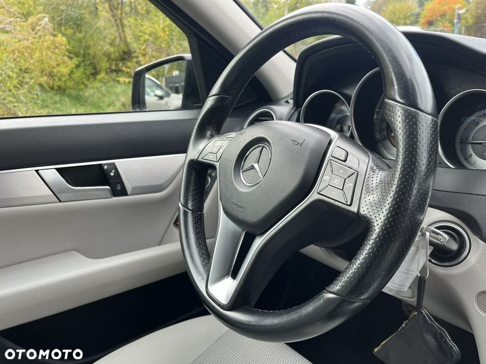 Mercedes-Benz Klasa C - 32