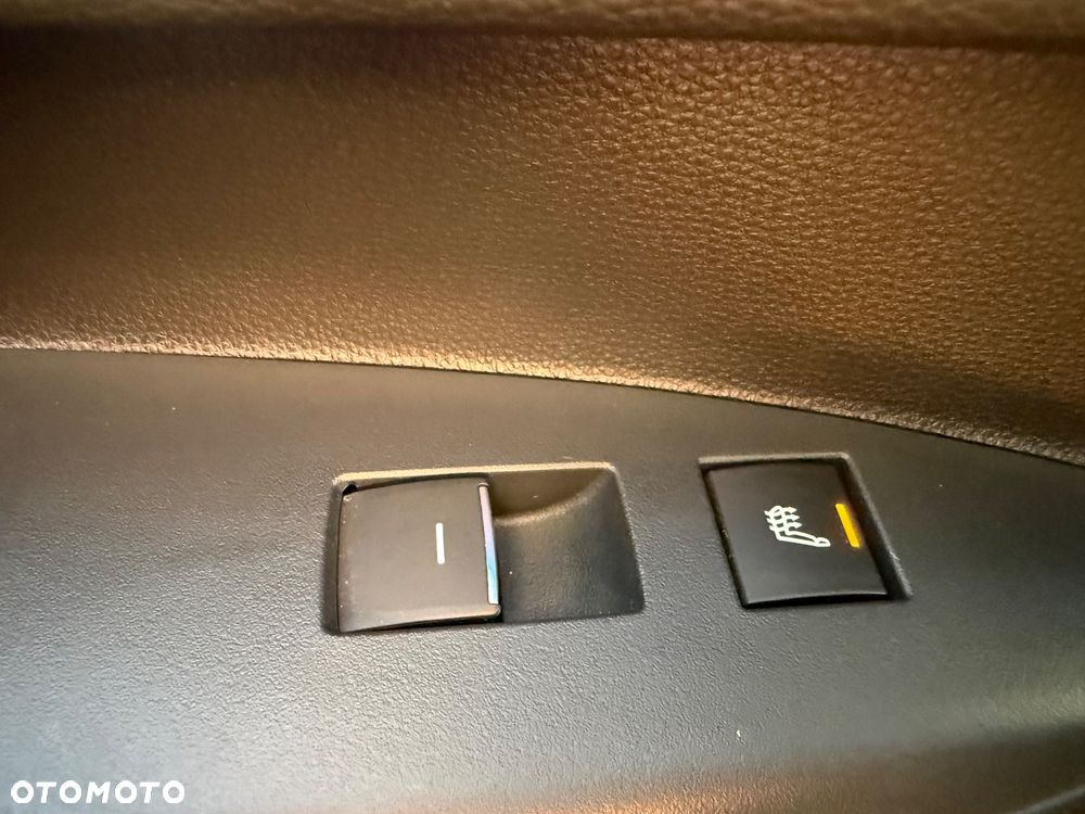 Toyota Corolla 1.8 Hybrid Executive - 38