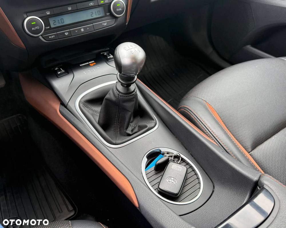 Toyota Avensis 1.8 Premium - 16