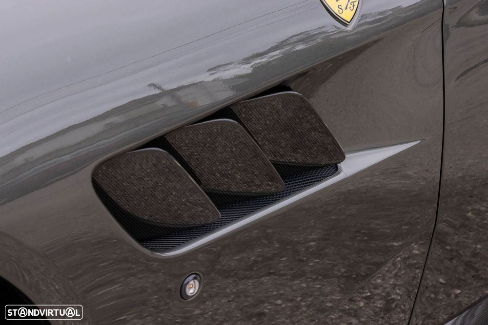 Ferrari GTC4 Lusso - 16