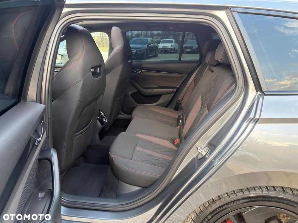 Skoda Octavia 2.0 TDI DSG RS - 18