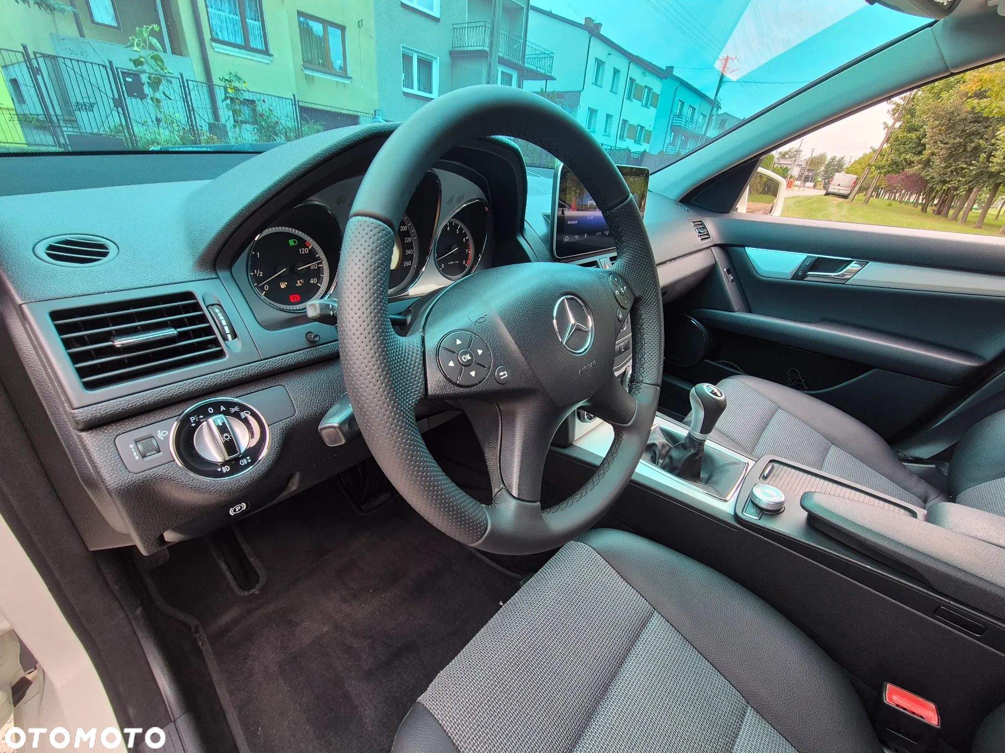 Mercedes-Benz Klasa C 180 T Kompressor BlueEFFICIENCY Avantgarde - 35
