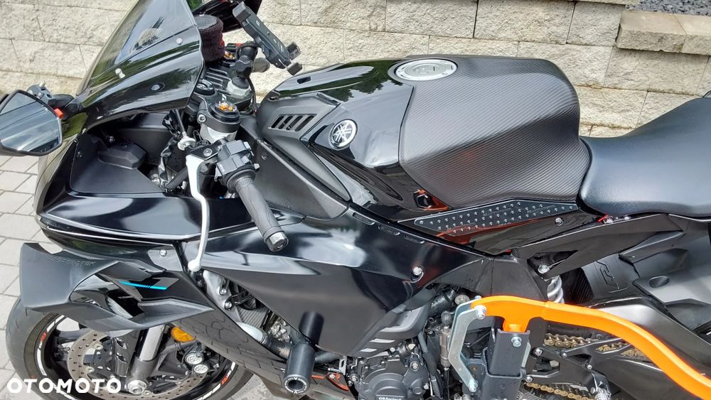 Yamaha R1 - 9