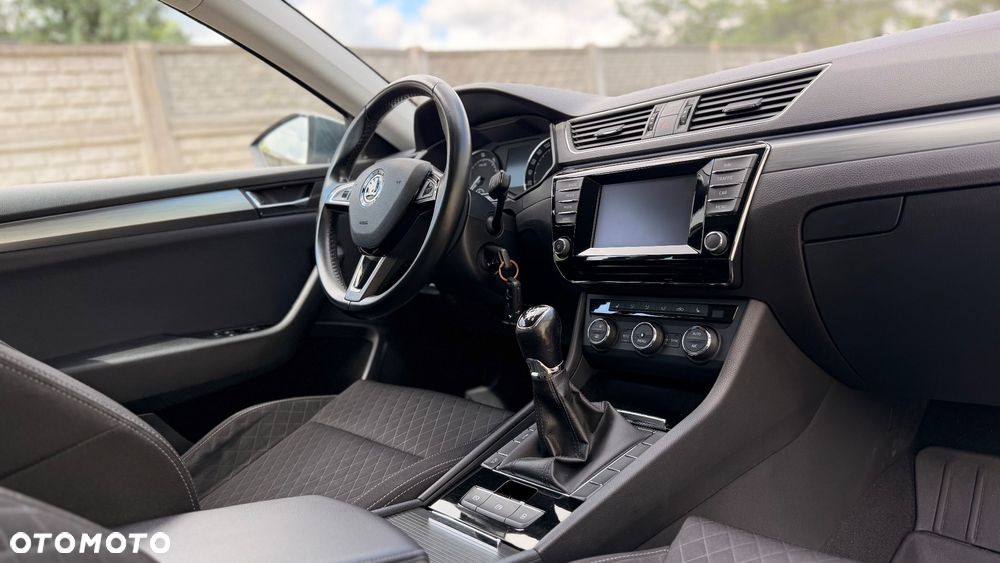 Skoda Superb 2.0 TDI Premium Edition - 39