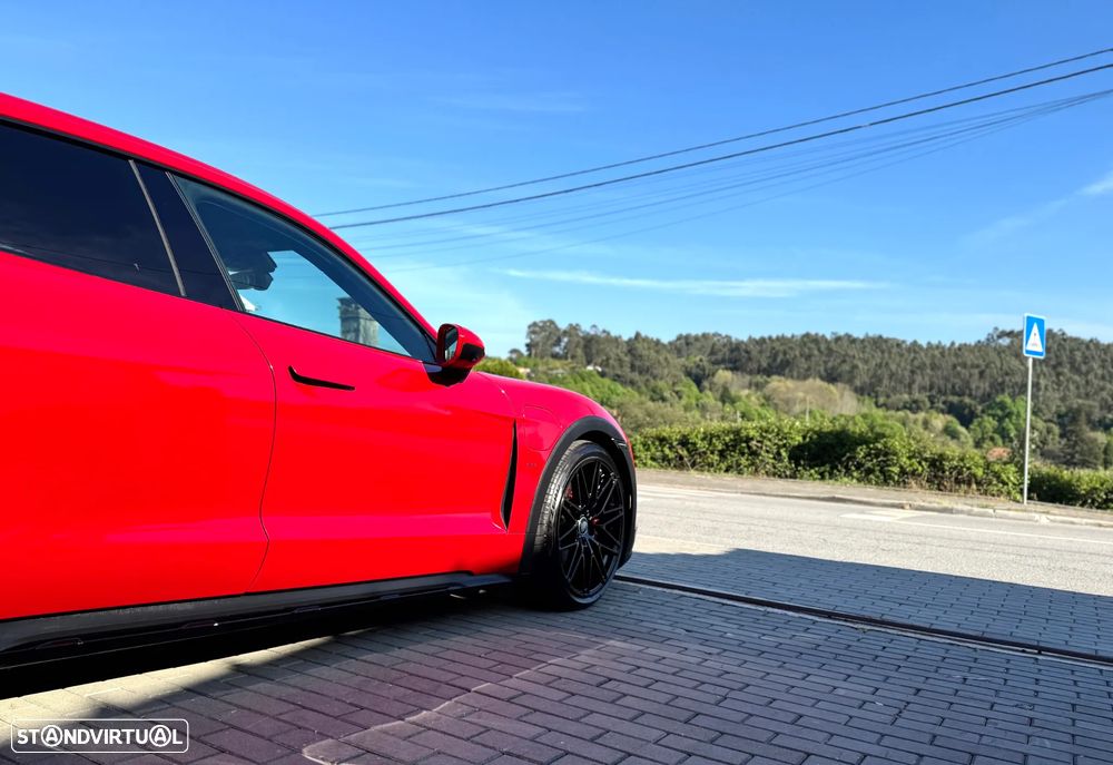 Porsche Taycan Cross Turismo 4 - 23