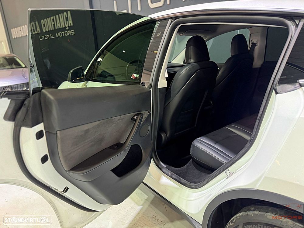 Tesla Model Y Long Range Dual Motor AWD - 17