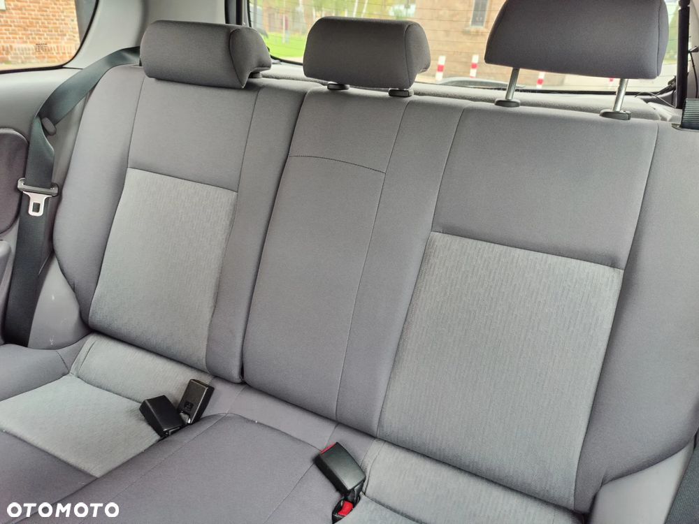 Nissan Almera 1.5 acenta PLUS - 22