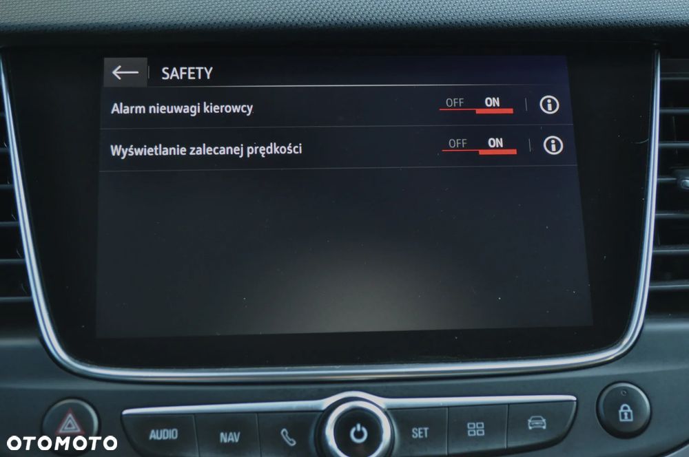 Opel Crossland X 1.6 Innovation - 19