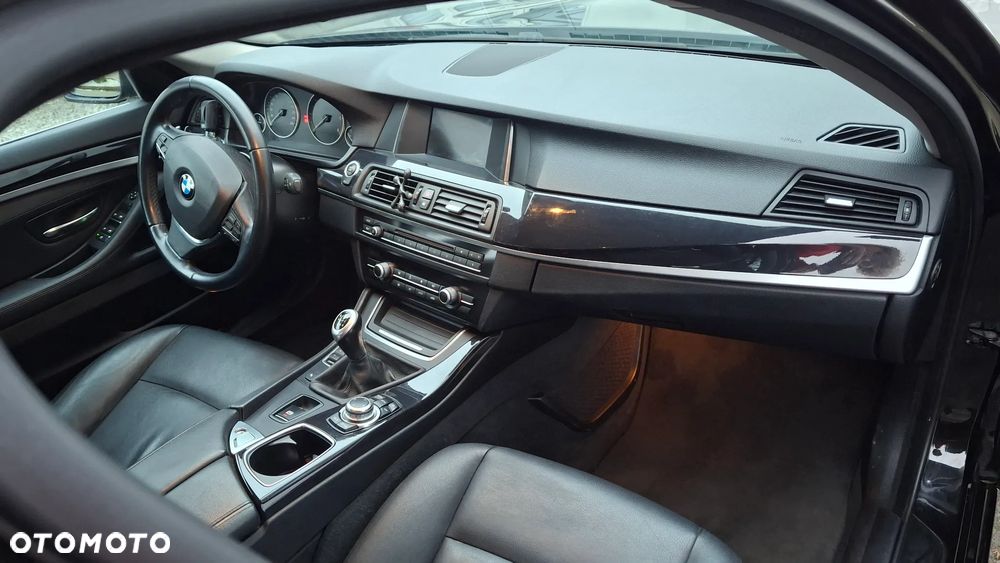 BMW Seria 5 518d - 17