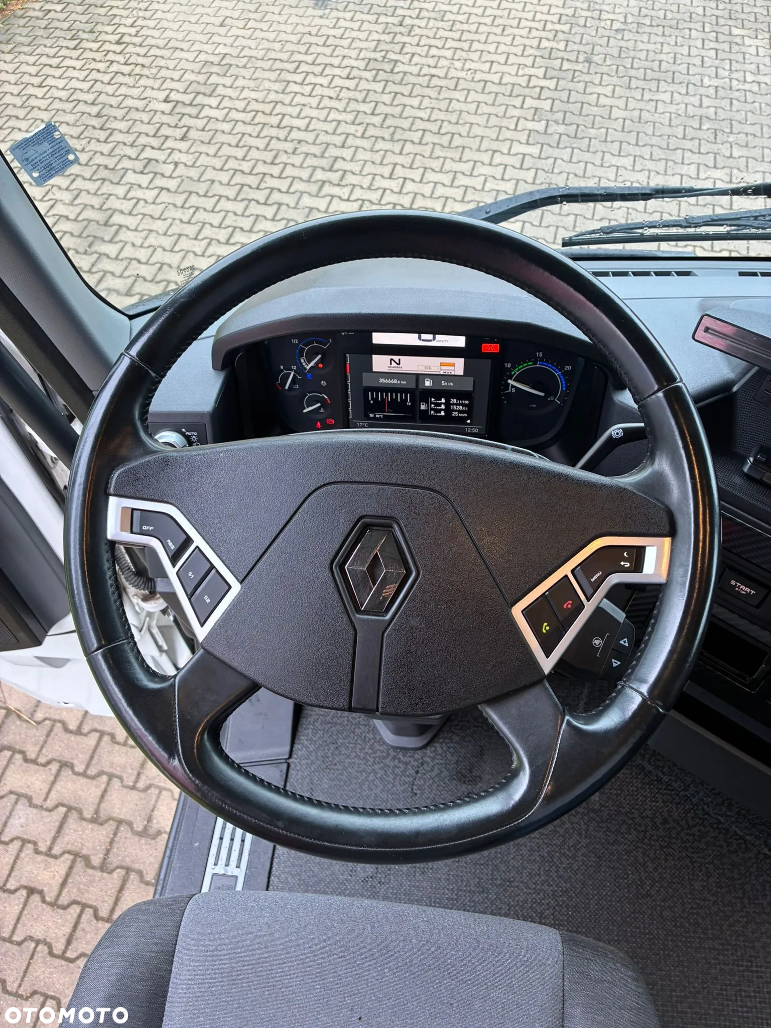 Renault T520 EVO HIGH Sleeper Cab - 14