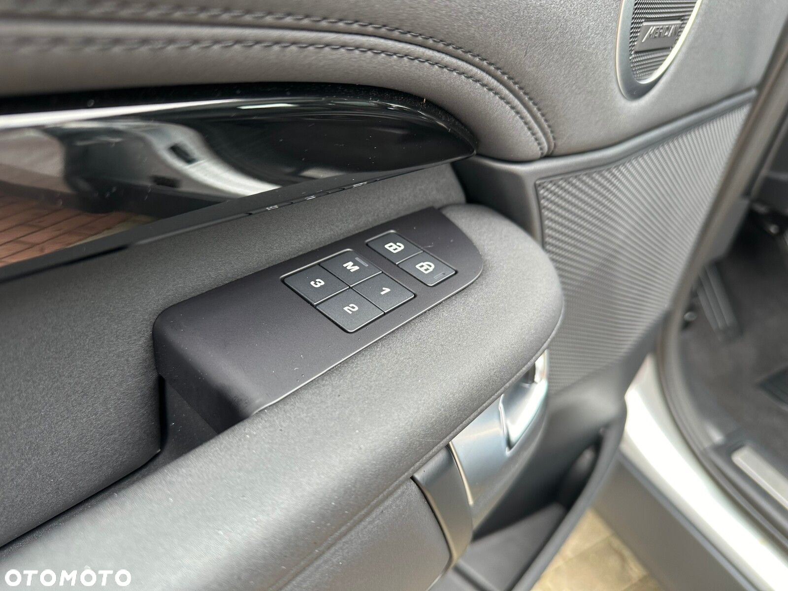 Land Rover Discovery - 30