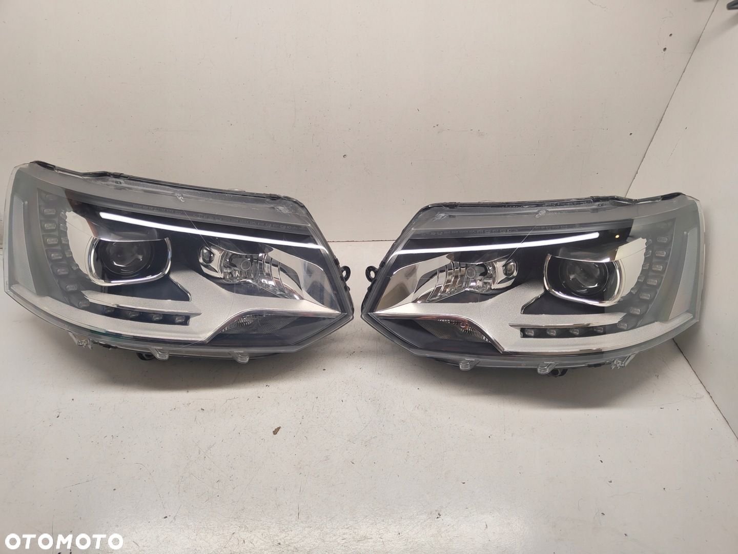 VW T5 XENON Z LED KOMPLET LAMP PRZEDNICH 7E5941016, 7E5941017 - 1