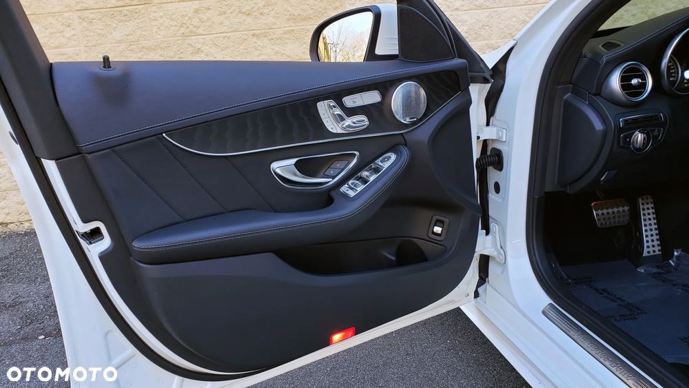 Mercedes-Benz Klasa C 300 7G-TRONIC AMG Line - 20