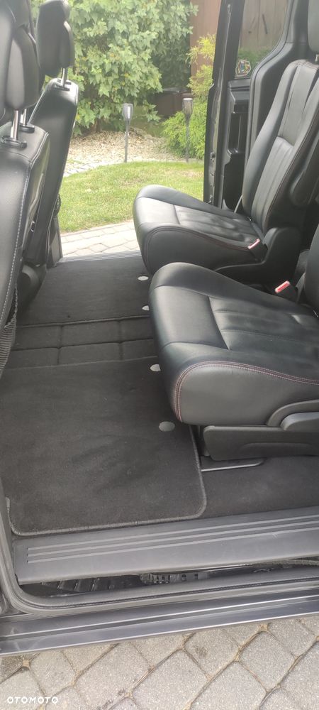 Dodge Grand Caravan - 9