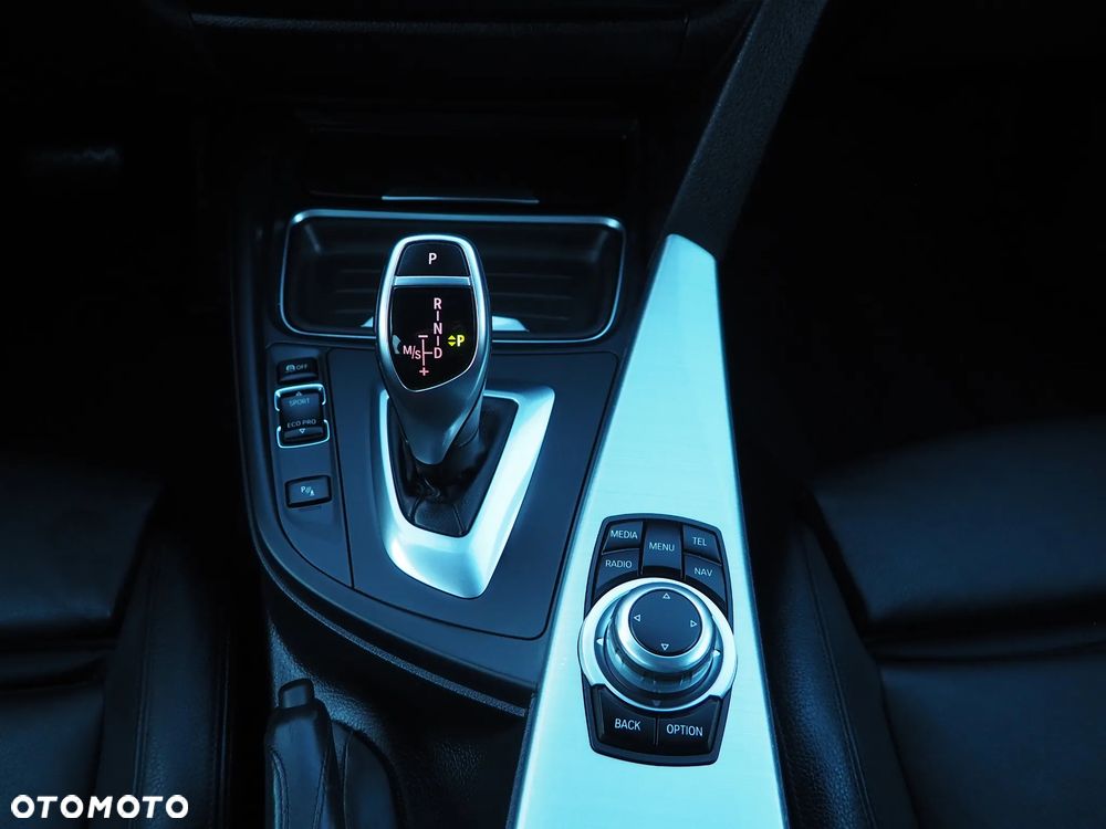BMW 3GT 335i M Sport - 38