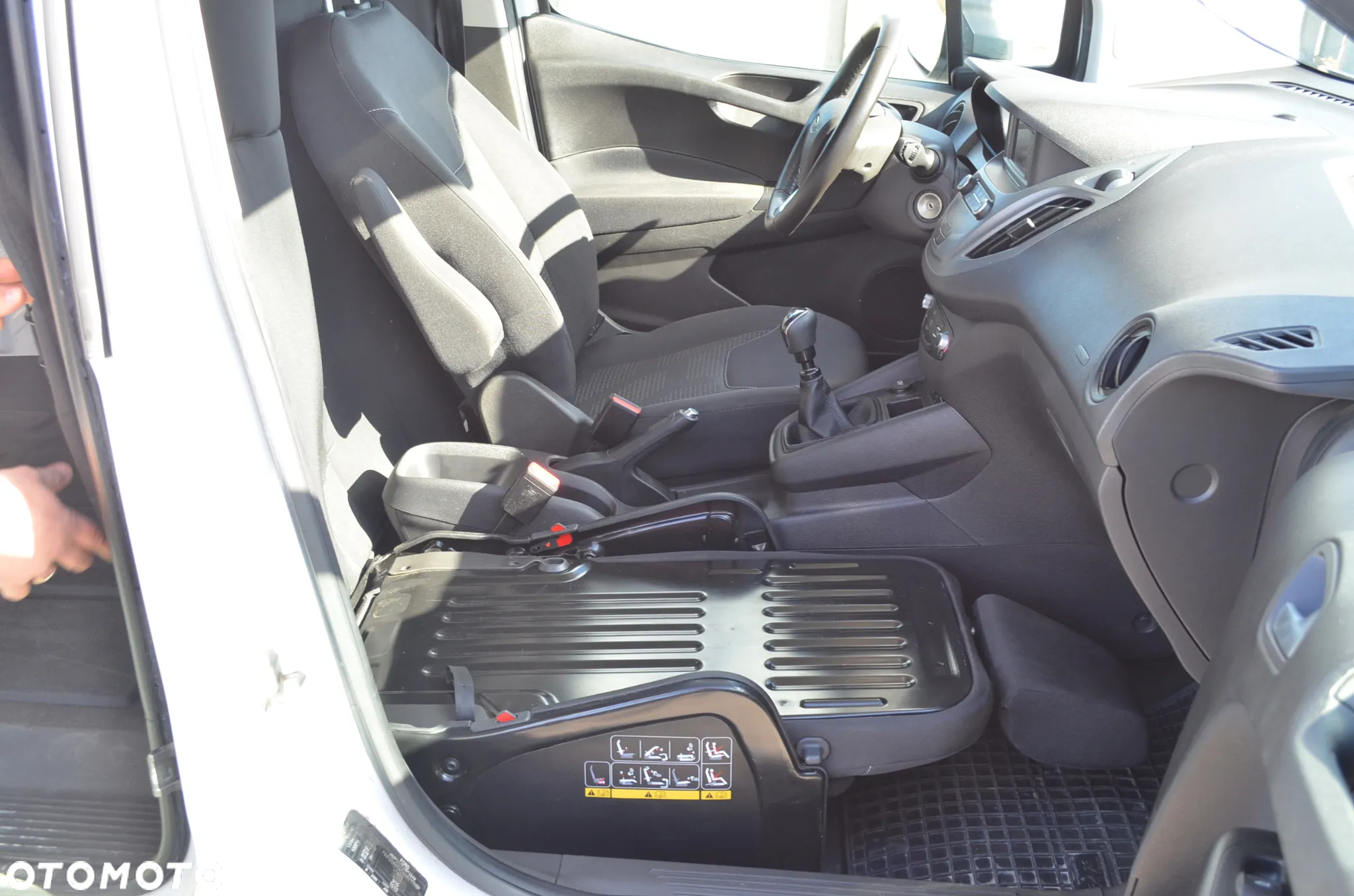 Ford TRANSIT COURIER - 11