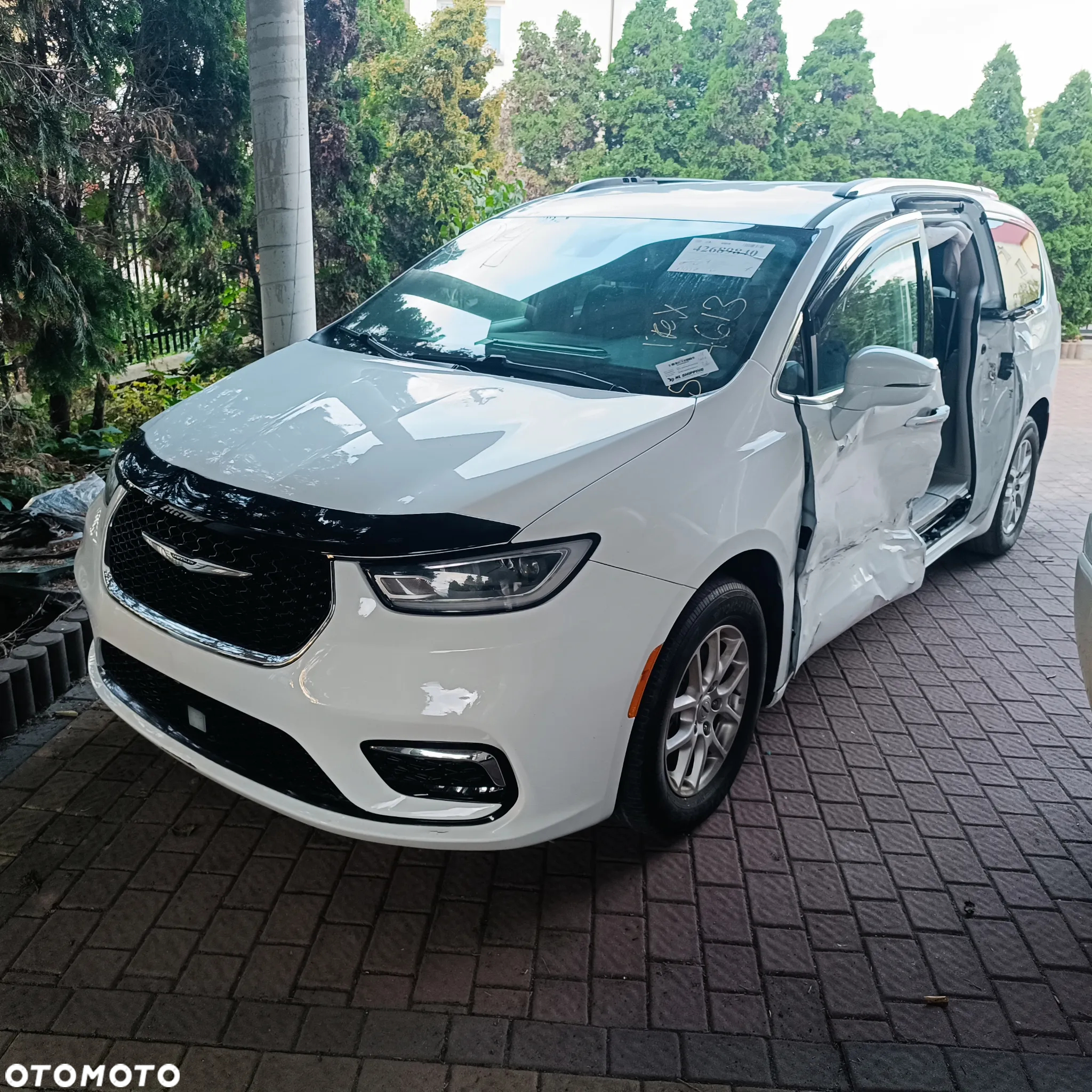 Chrysler Pacifica - 4