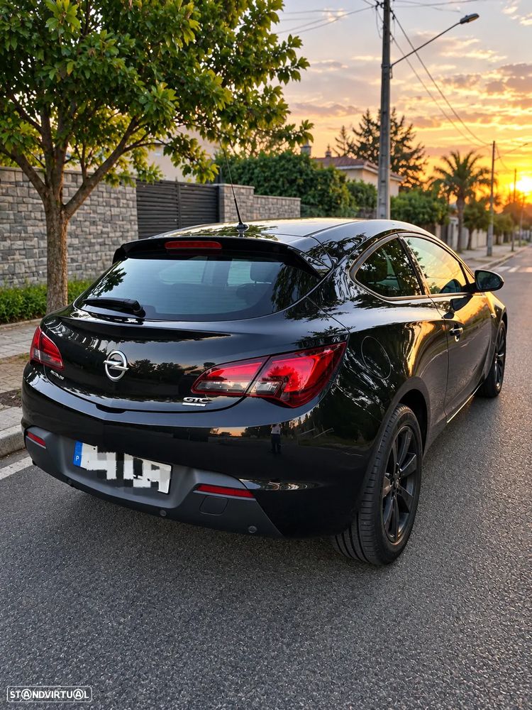 Opel Astra Gtc 2012 photo 4