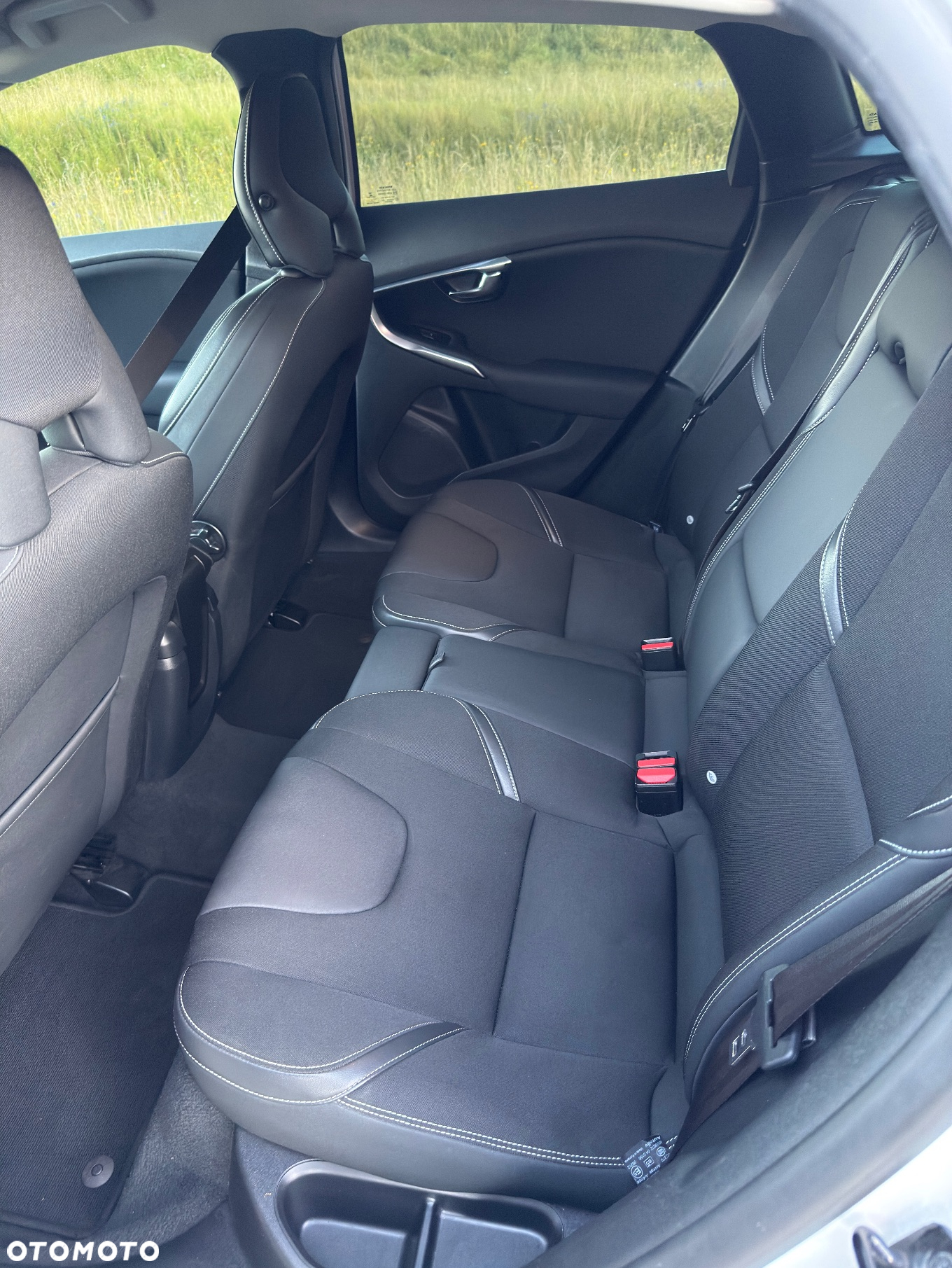 Volvo V40 T3 R-Design - 9