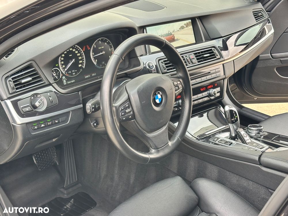 BMW Seria 5 530d xDrive Touring Sport-Aut. Luxury Line - 30