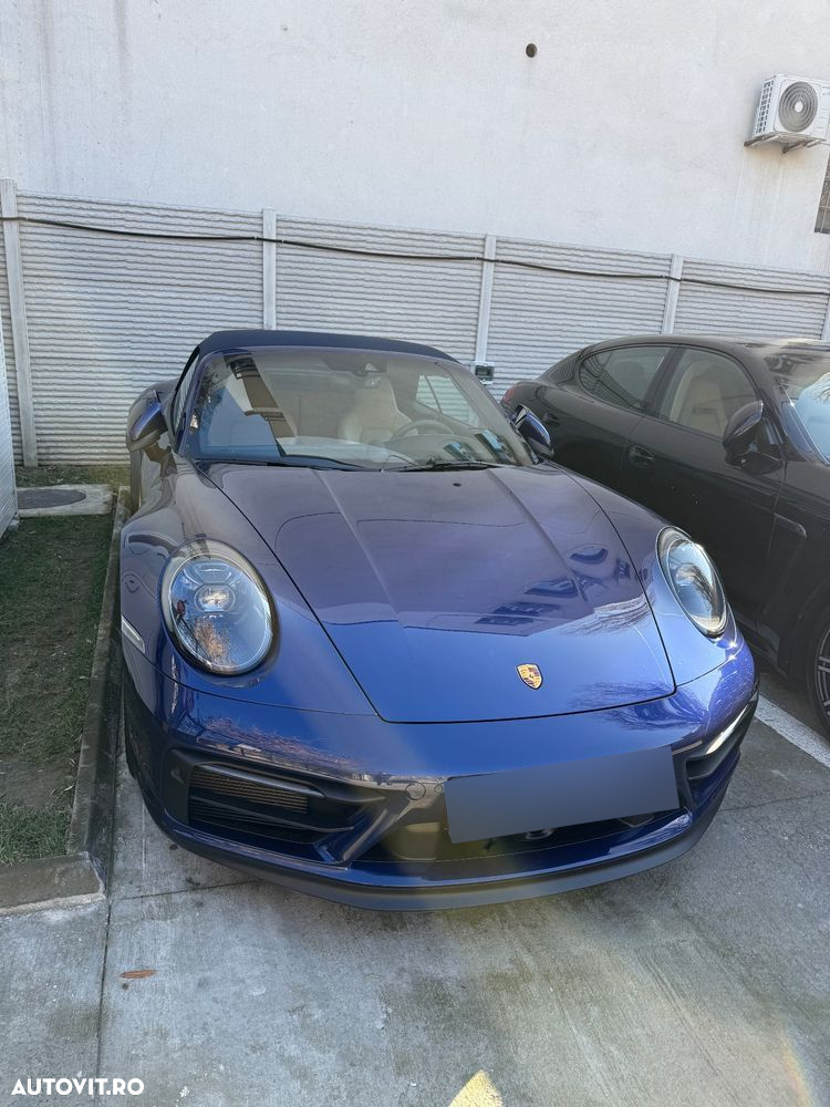Porsche 911 Carrera 4 GTS PDK - 6