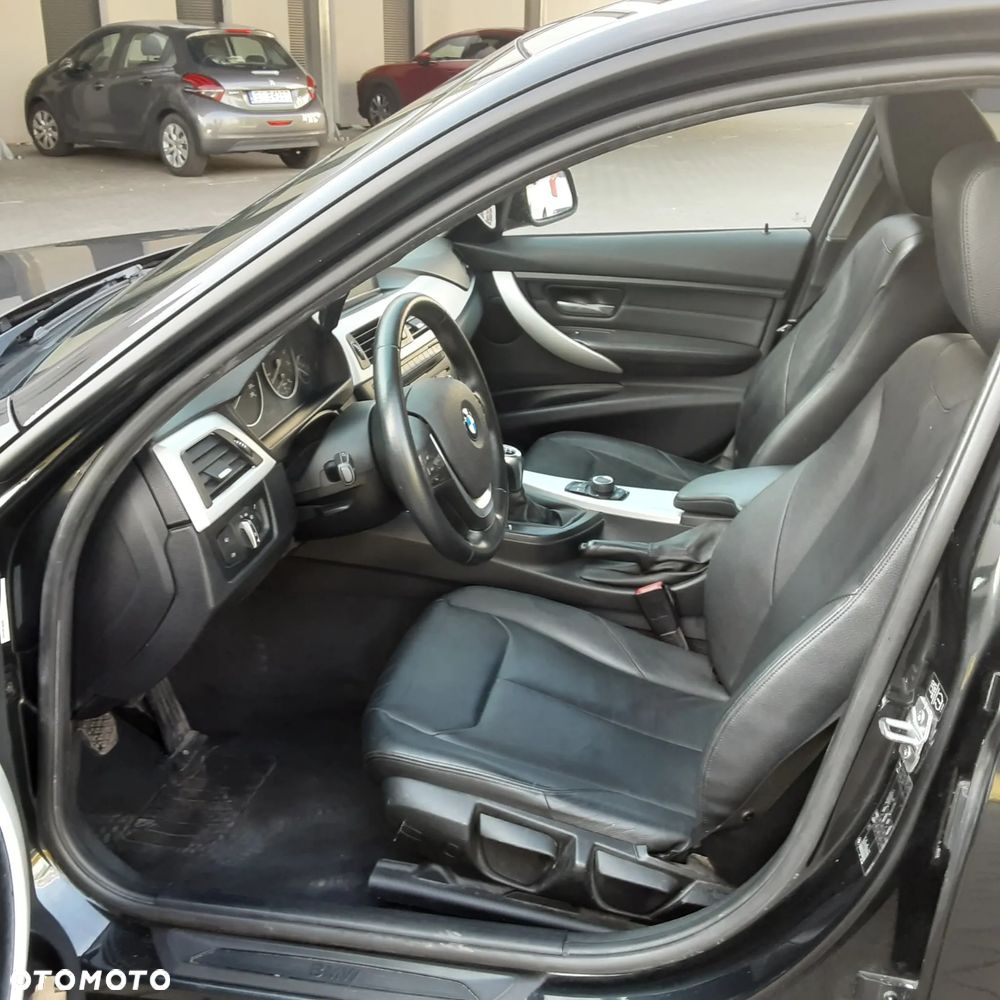 BMW Seria 3 316i - 13