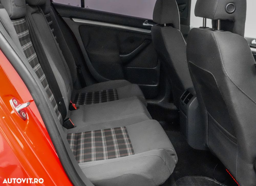 Volkswagen Golf 2.0 FSI GTI - 17