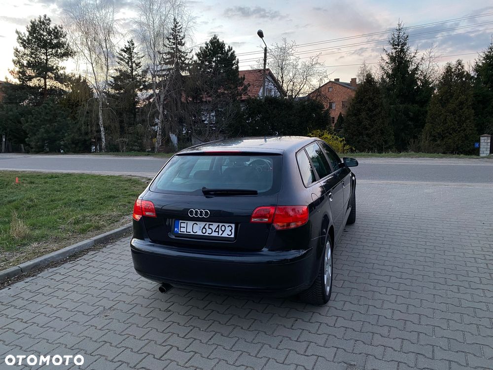 Audi A3 Sportback 1.6 FSI Attraction - 2