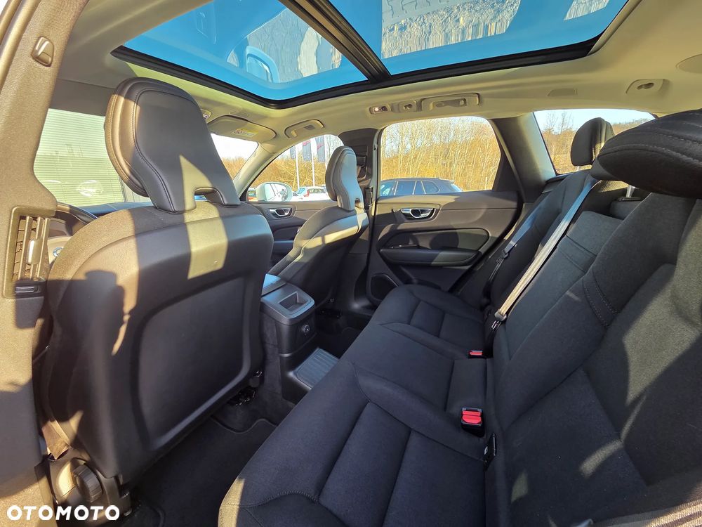 Volvo XC 60 T6 Plug-In Hybrid AWD Essential - 6