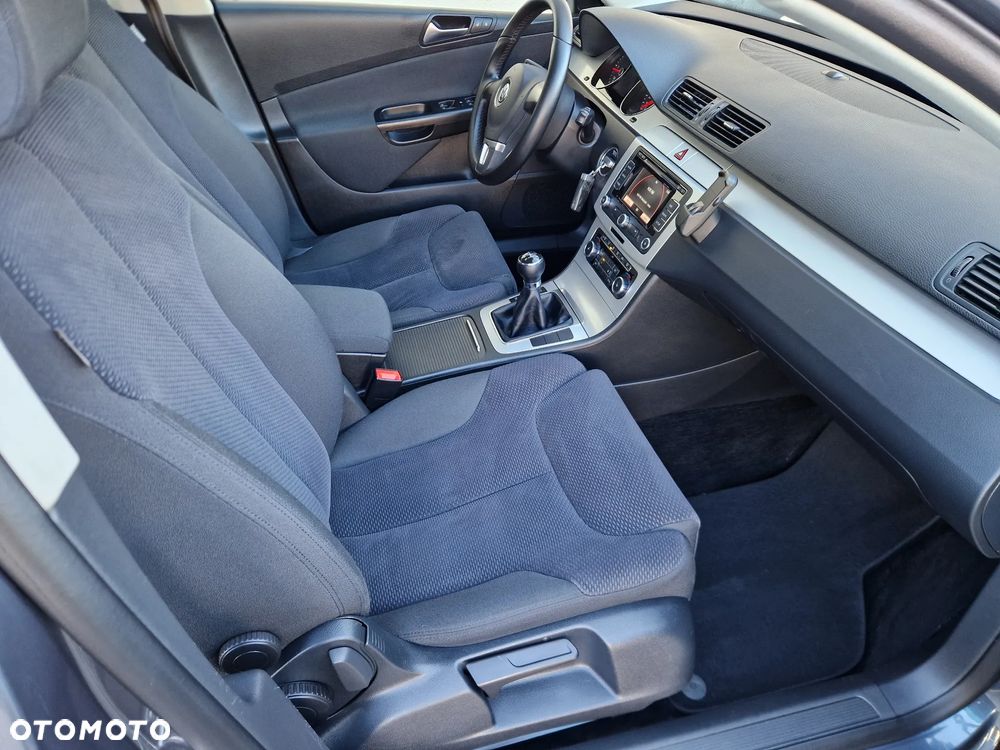 Volkswagen Passat Variant 2.0 Blue TDI DPF Comfortline - 32
