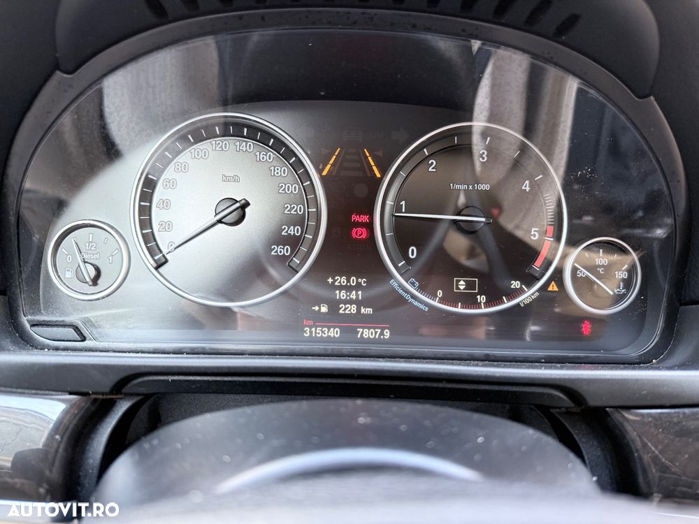 BMW Seria 5 2011 photo 2