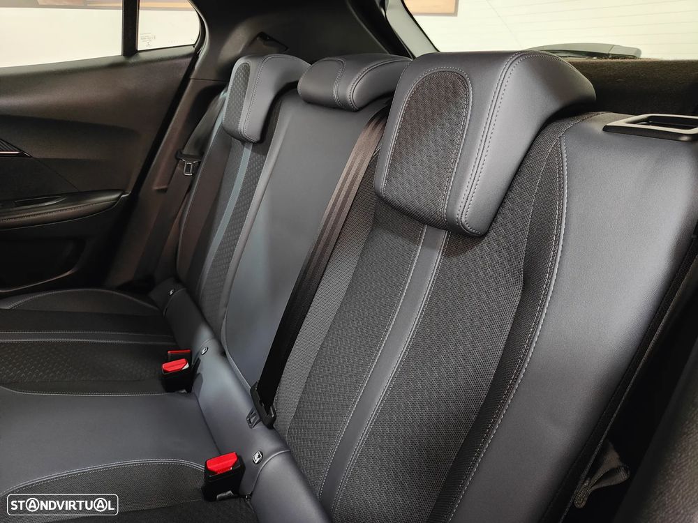 Peugeot 2008 1.2 PureTech Allure - 36