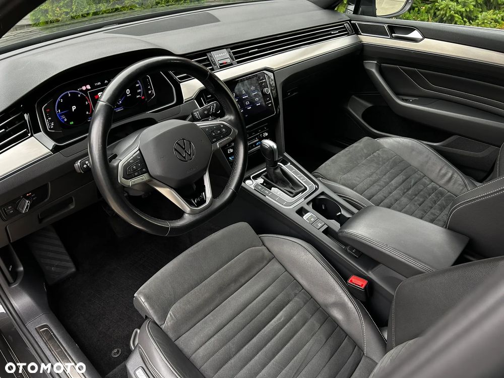 Volkswagen Passat Variant 2.0 TDI SCR DSG 4Motion Elegance - 8