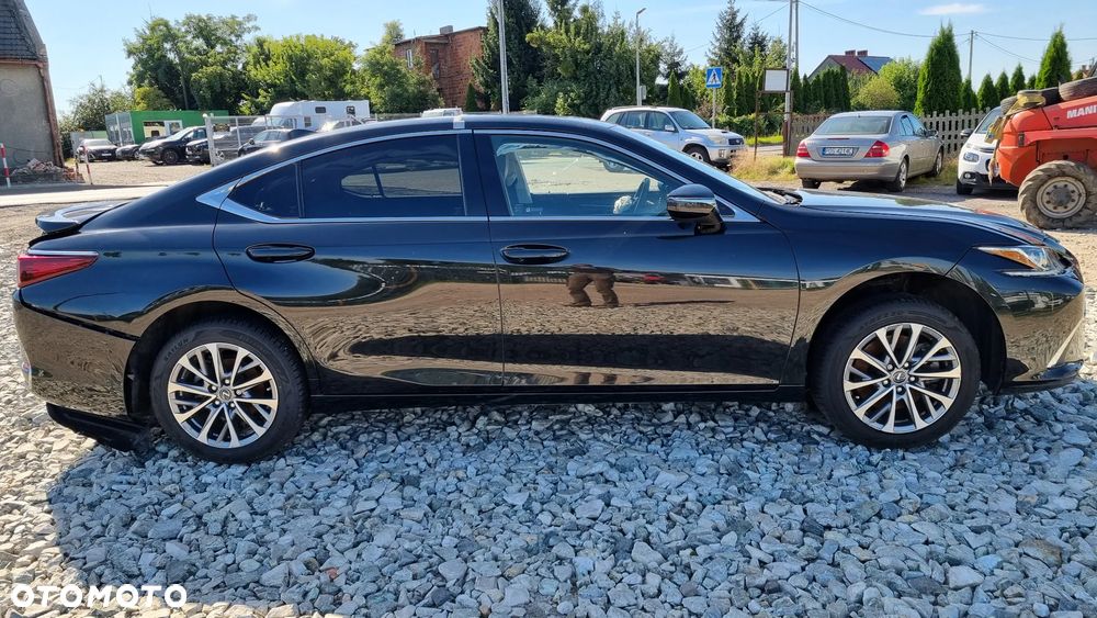Lexus ES 300h Style Edition - 10