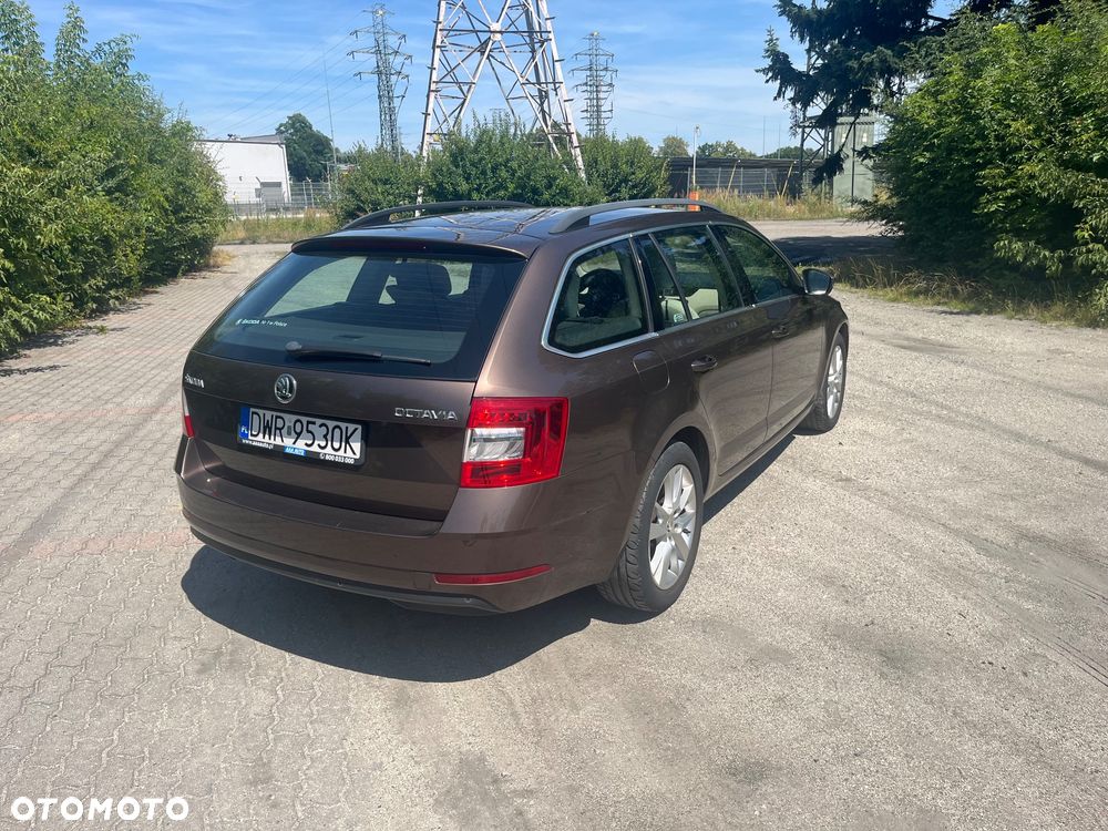 Skoda Octavia 1.6 TDI Style DSG - 6