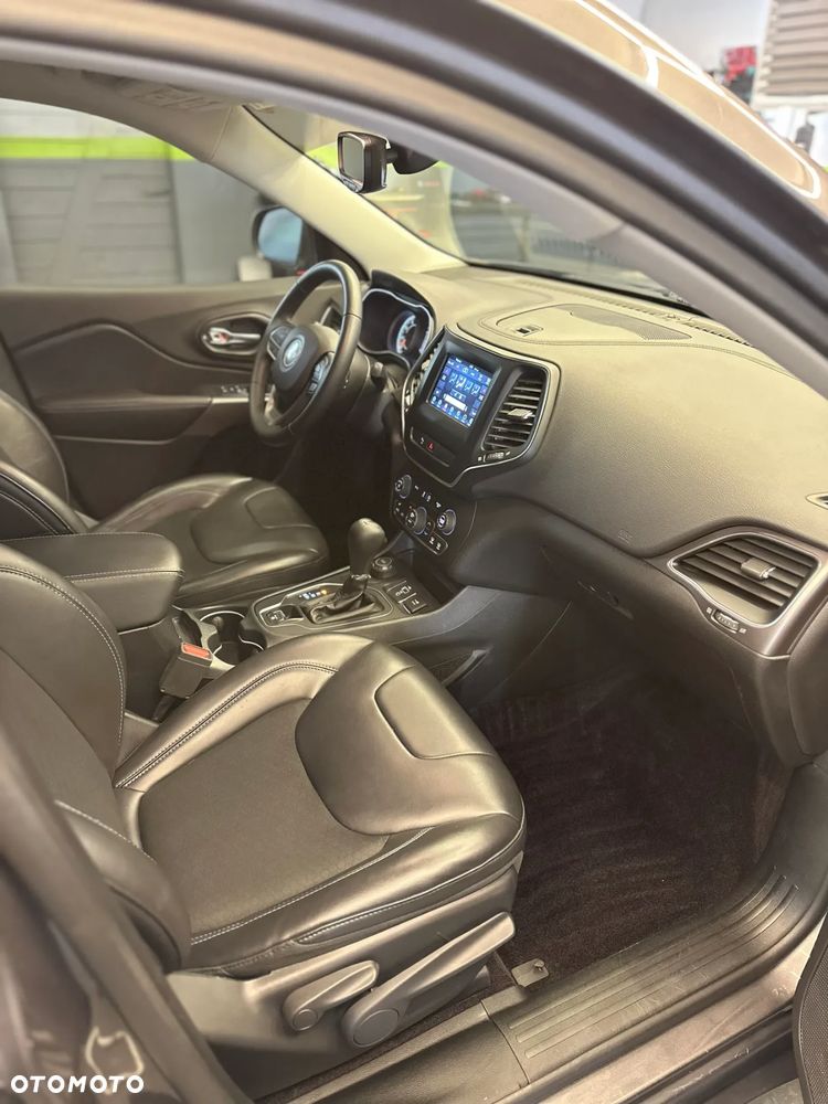Jeep Cherokee - 10